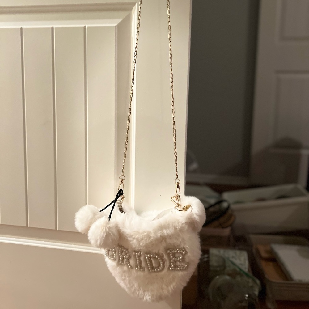 Fuzzy Heart Shaped Pearled Bride Purse - Picture 4 of 6